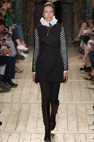 Look 25